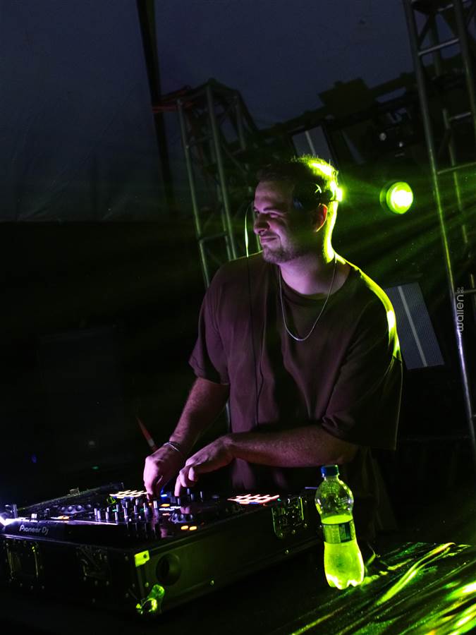 Kaleffa tocando em festa
